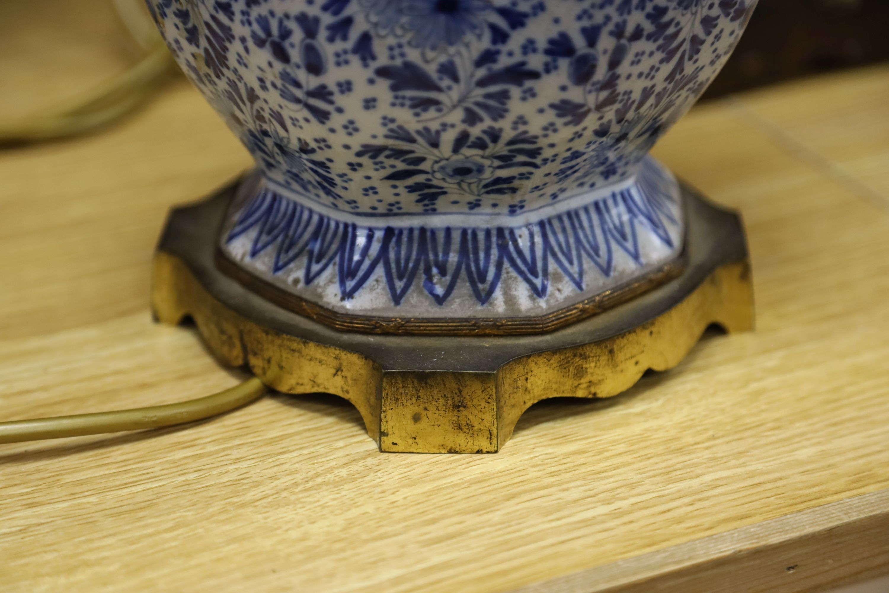 An 18th/19th century Delft blue and white octagonal double gourd vase, mounted as a lamp 50 cm